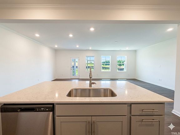 3rd image of 237 Shingle Oak Rd