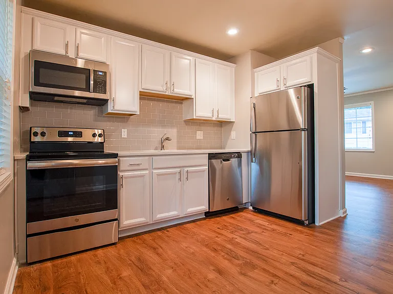 2145 Bolton RD NW — Photo 4