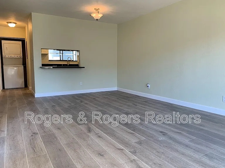 6977 Chantel Ct — Photo 3
