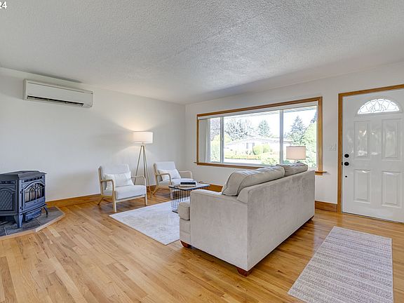 3rd image of 306 SE 96th Ave