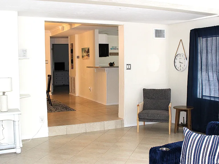 E Riverside Dr — Photo 38
