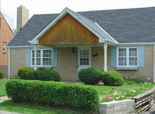 399 Collins Dr, Pittsburgh, PA
