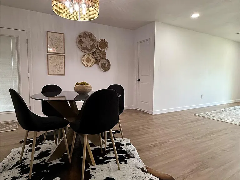 2726 Yale St — Photo 14