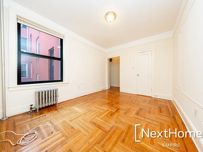2828 42nd St #B1 — Photo 4