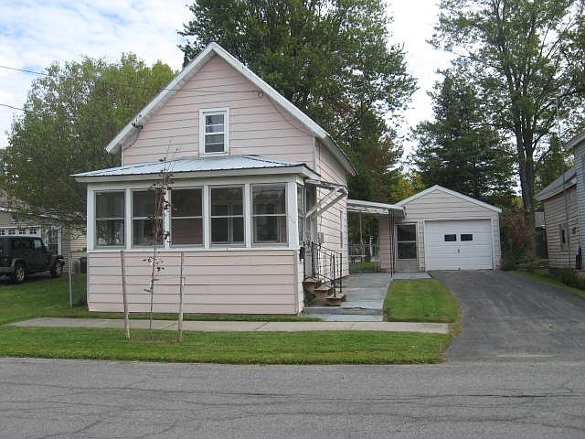 1st image of 416 Linden St