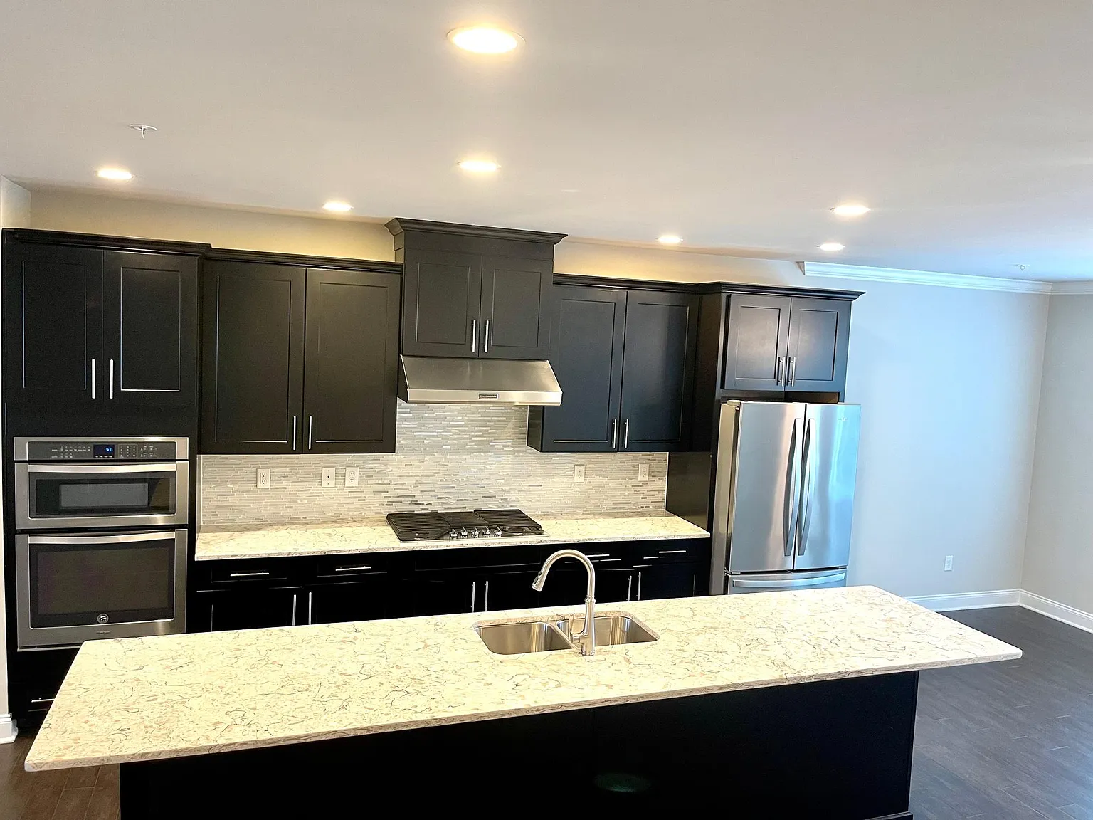 4 bed, 2116 sqft, $1,999 — Photo 3