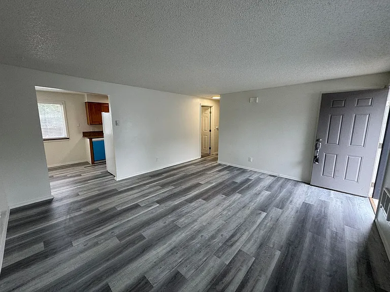 385 NW 6th St — Photo 6