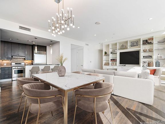 4th image of 610 E MARKET ST #2805