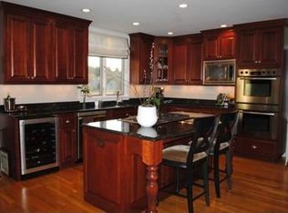 10 Fiske Pond Rd, Holliston, MA 01746