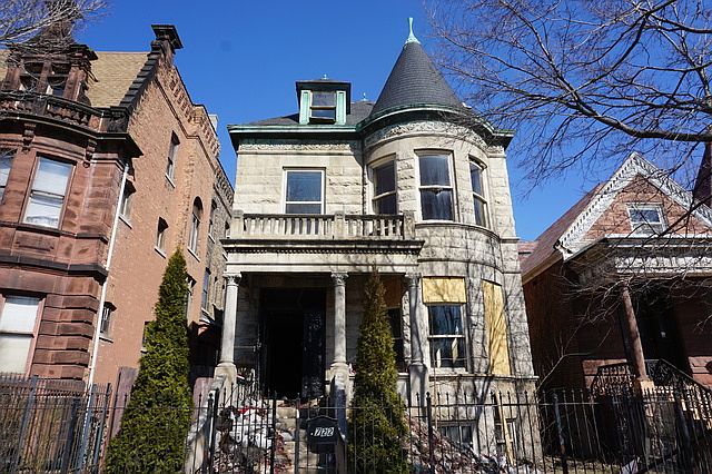 1st image of 722 W Garfield Blvd