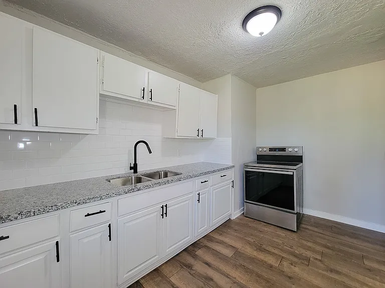 5815 Southseas St — Photo 13