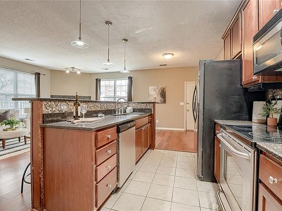 2nd image of 905 W 41st Pl #905