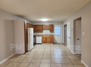 201 8th Ave SW #D, Decatur, AL 35601