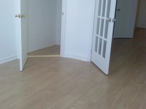 3rd image of 717 Henry St APT 1R