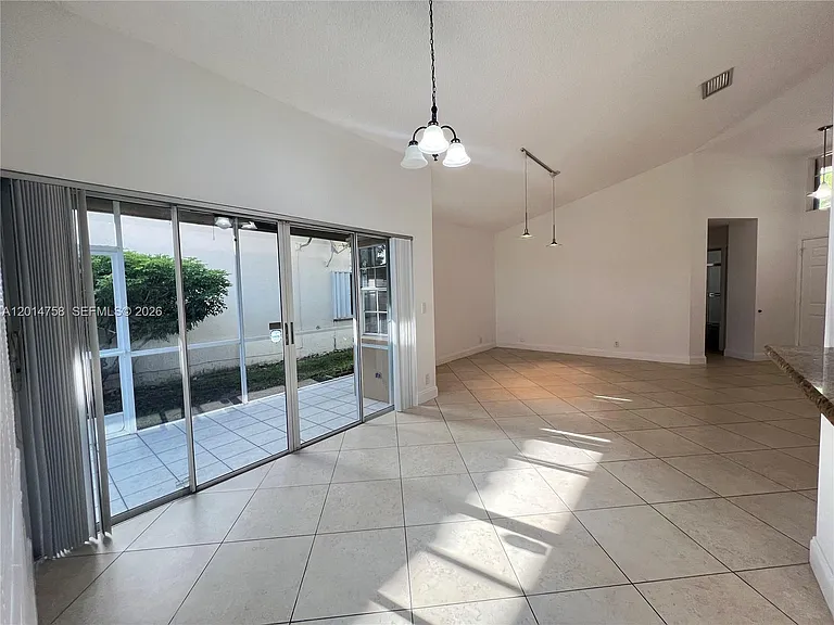 465 Somerset Way — Photo 21