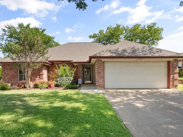 6713 N Park Dr, North Richland Hills, TX 76182