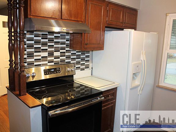 2nd image of 5045 Claremont Blvd