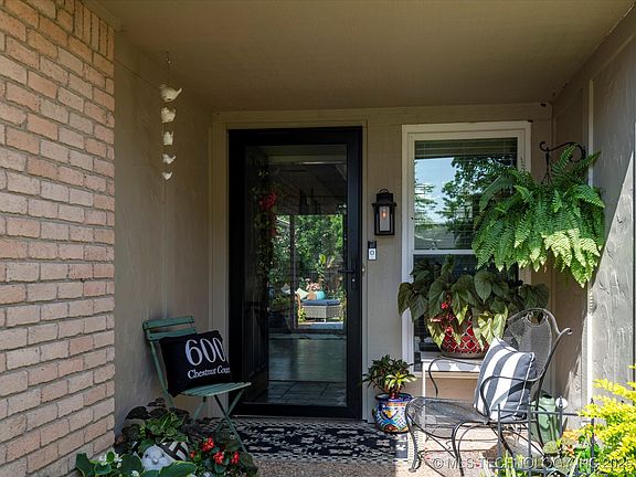 3rd image of 600 Chestnut Ct