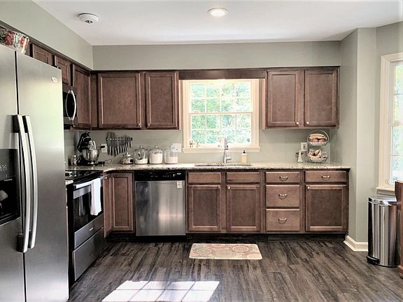 4th image of 986 Wittshire Ln