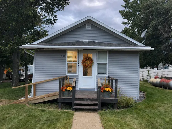 607 5th Ave E, Mobridge, SD 57601