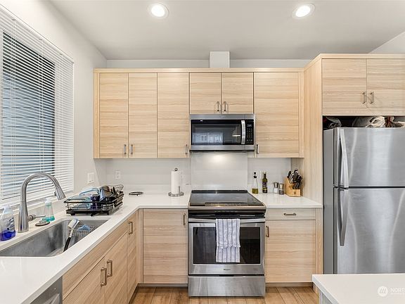 4th image of 255 /257 Prince Avenue