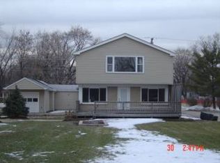 2704 Shorewood Dr, McHenry, IL 60050