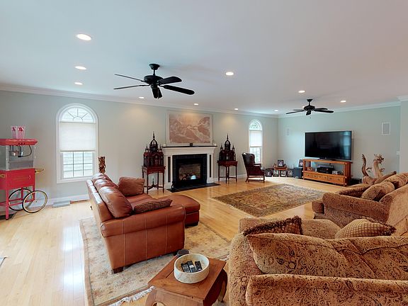 4th image of 37 Elmwood Dr