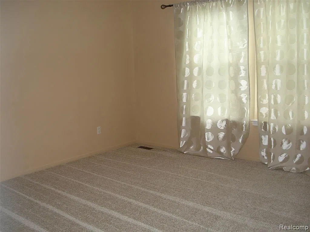 4 bed, 2.5 bath, 1814 sqft, $2,800 — Photo 3