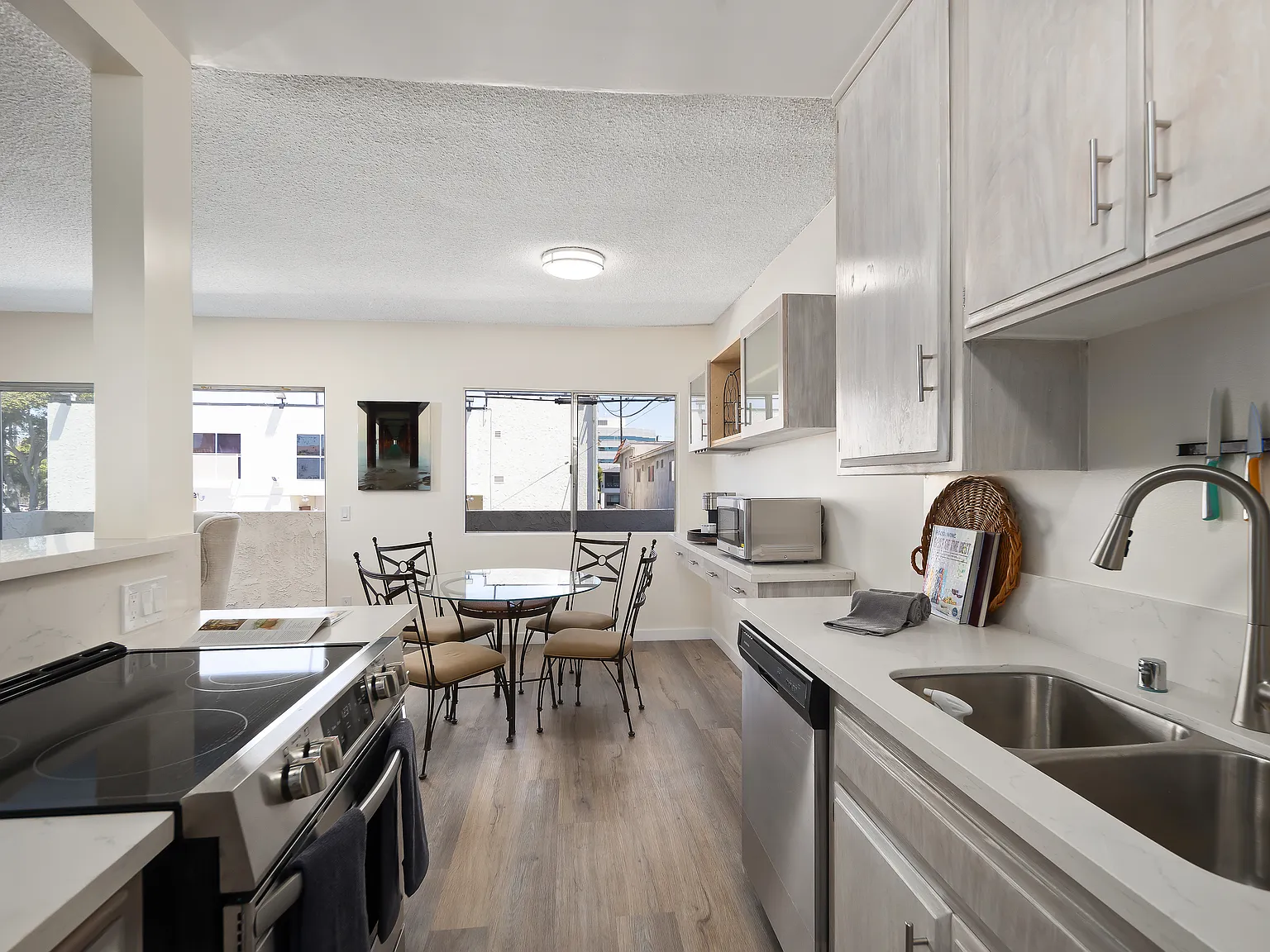 3 bed, 1250 sqft, $5,850 — Photo 4