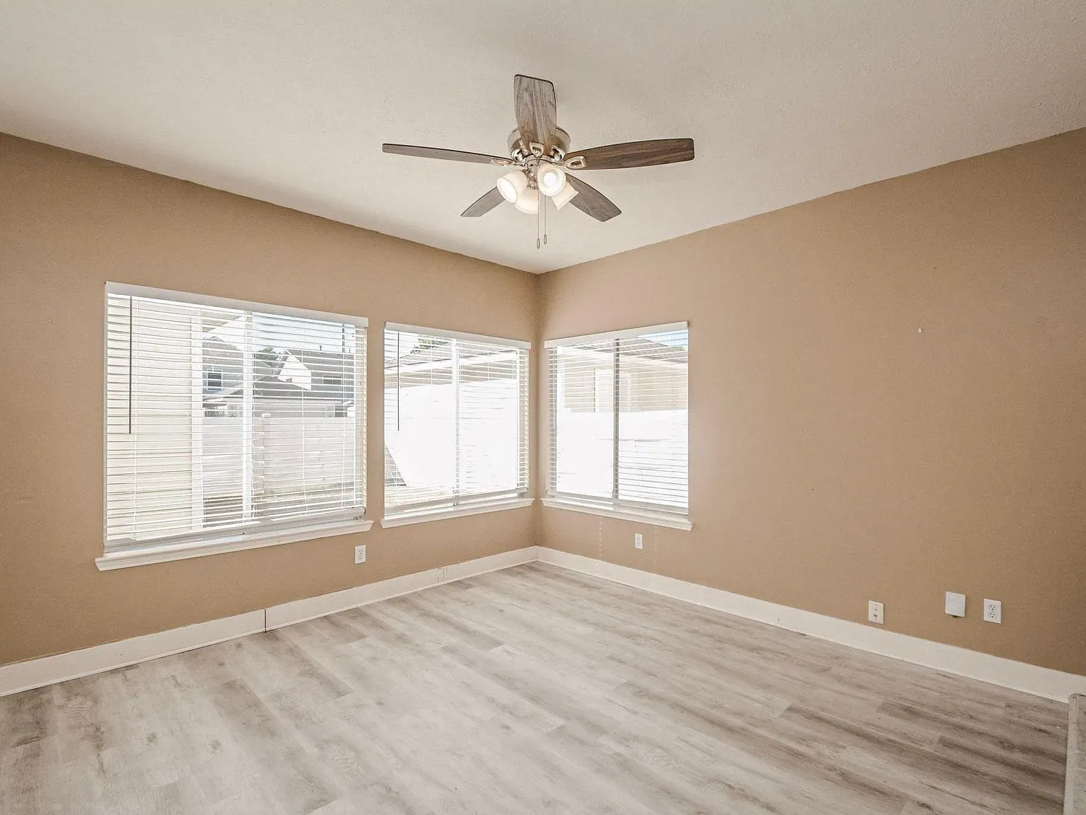 4 bed, 2.5 bath, 2140 sqft, $2,200 — Photo 3