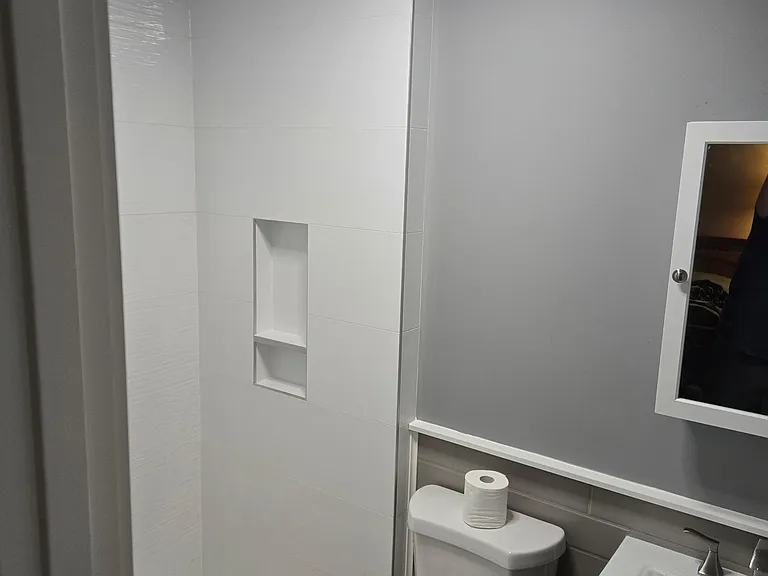 Primary bedroom ensuite bathroom