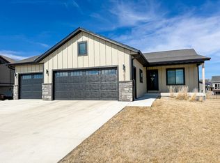 101 E Blue Bell Dr, Brookings, SD 57006