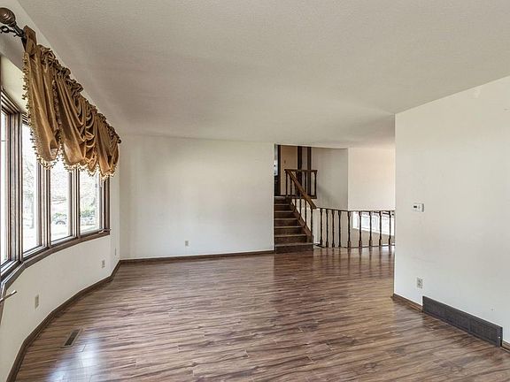 3rd image of 212 7th St