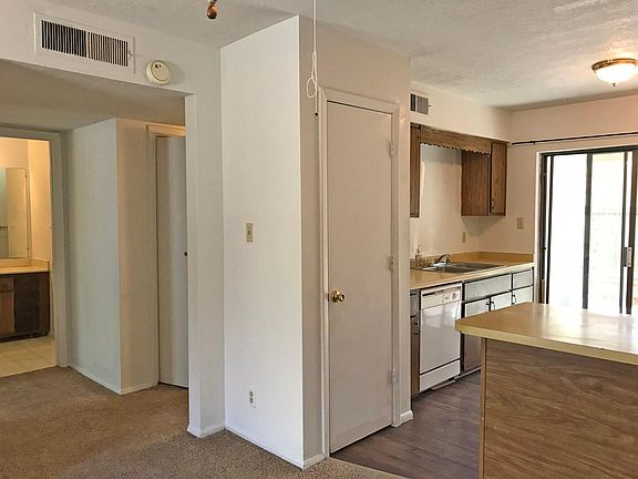 4th image of 1315 Chelwood Park Blvd NE APT A
