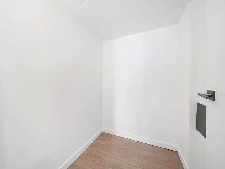 1661 Davie St — Photo 94