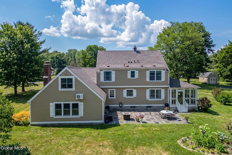 3rd image of 74 Hawthorne Drive