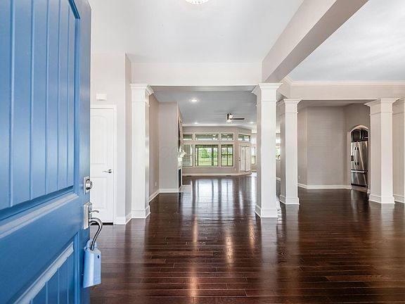 4th image of 886 Ballater Dr