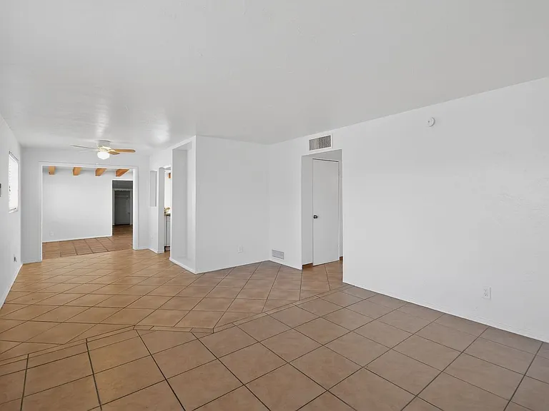 2272 E. Blacklidge Dr. — Photo 9