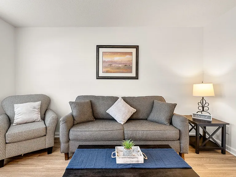 Harbour Lake Apartments — Photo 2