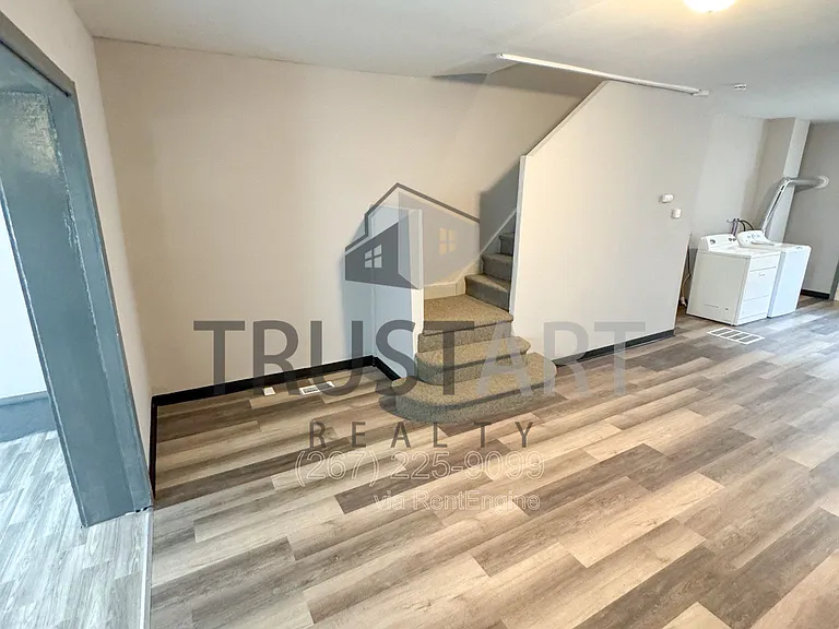 1533 S Allison St — Photo 7
