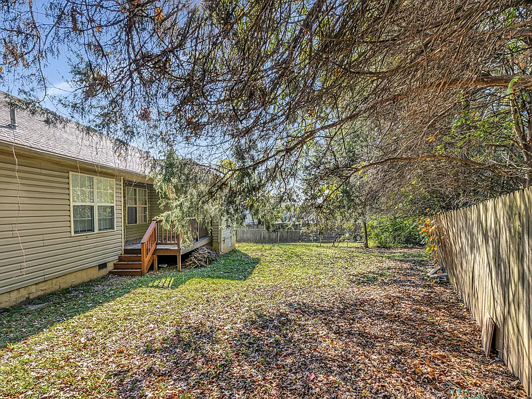 1113 Odom Ct — Photo 3