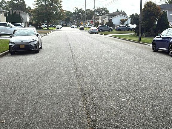 4th image of 318 W 22nd St