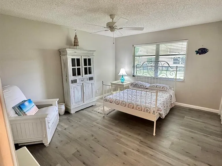 1342 High Point Way #D — Photo 11
