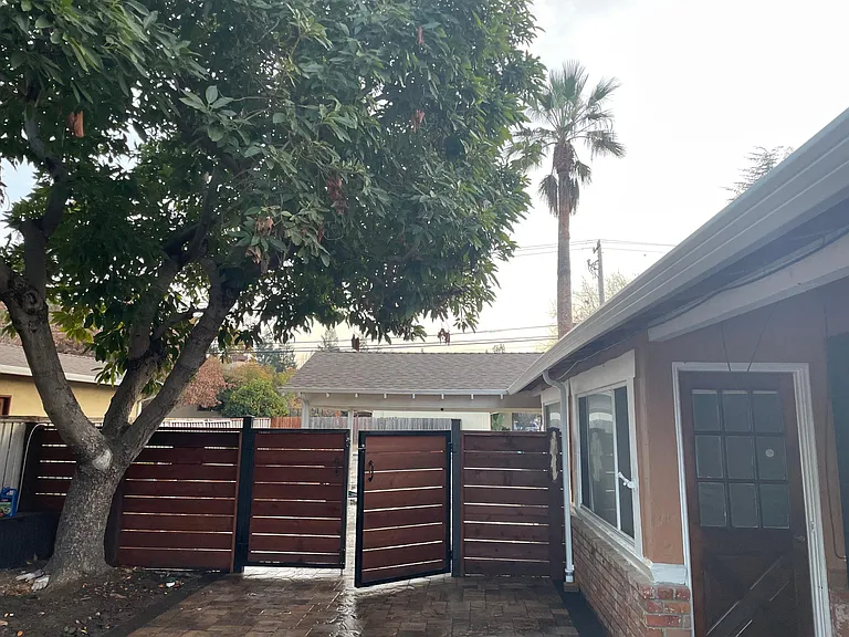 110 Gladys Ave #B — Photo 7
