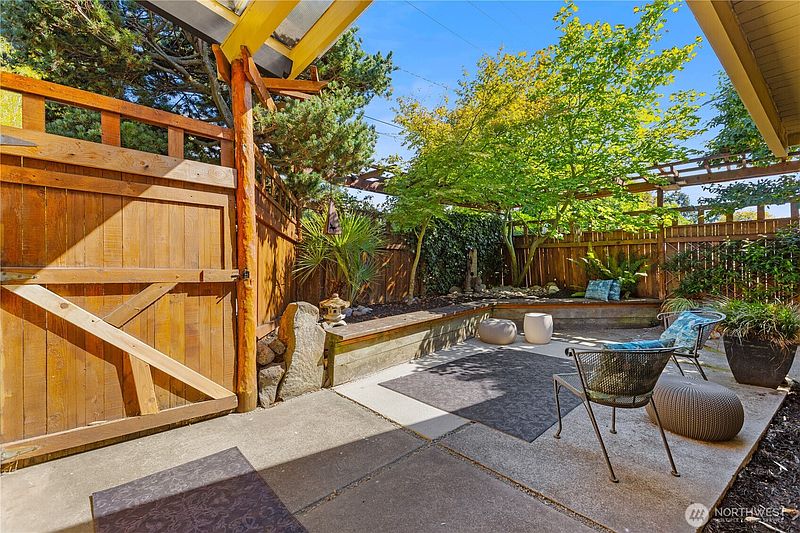2nd image of 3016 47th Avenue SW