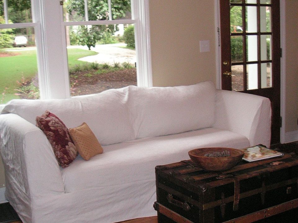 Entry/Sitting Room