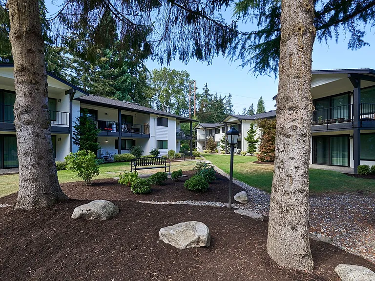 Del Mar Village Apartments — Photo 17