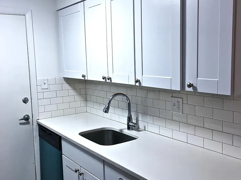721 Lepere Ave #D — Photo 2