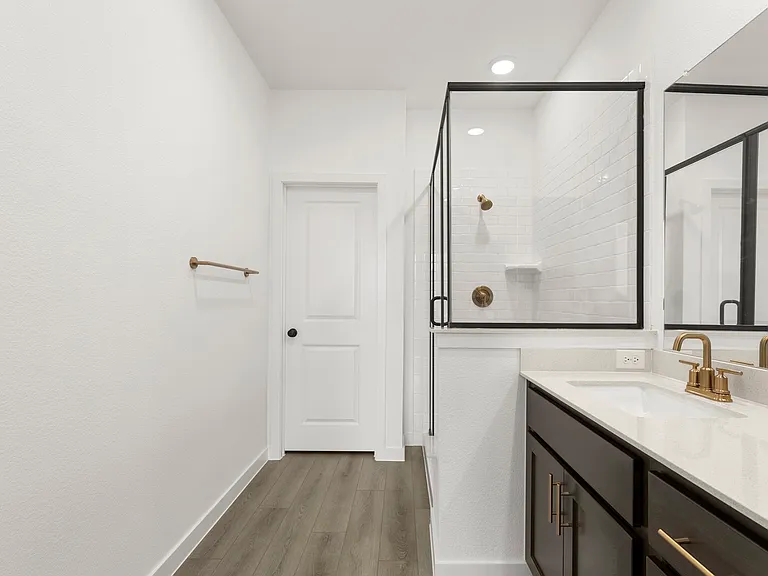 835 Pedernales Dr — Photo 15