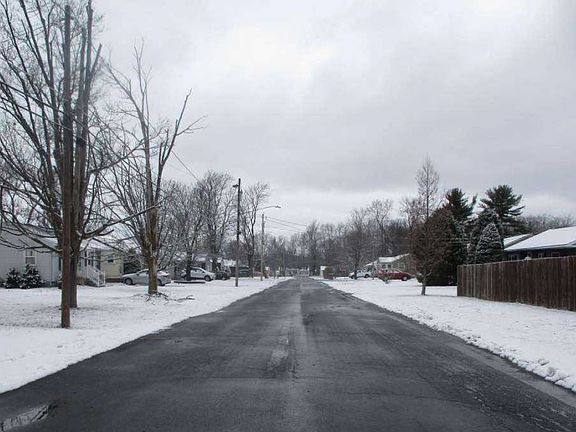 Exterior Neighborhood (street photo)